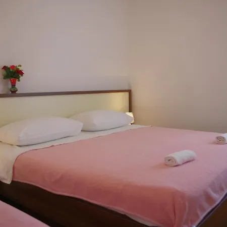 Family Friendly Seaside Vlasici, Pag - 4319 Apartment Vlasici
