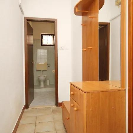 Family Friendly Seaside Vlasici, Pag - 4319 Apartment Vlasici