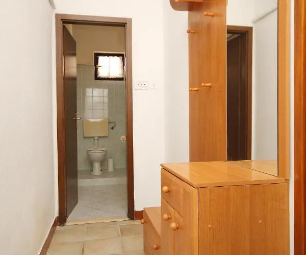 Family Friendly Seaside Vlasici, Pag - 4319 شقة Vlašići