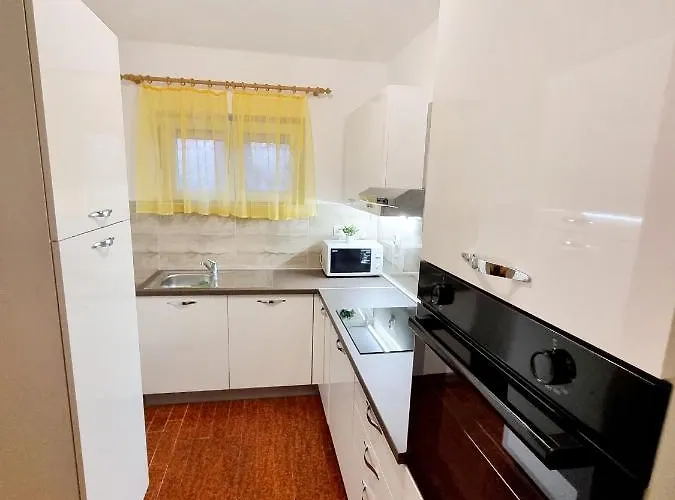 Apartman Family Friendly Seaside Vlasici, Pag - 4319 *