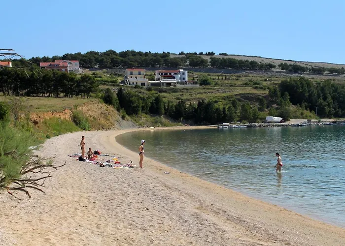 Family Friendly Seaside Vlasici, Pag - 4319 アパート *