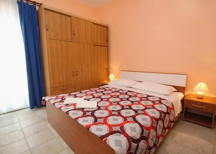 Family Friendly Seaside Vlasici, Pag - 4319 דירה *