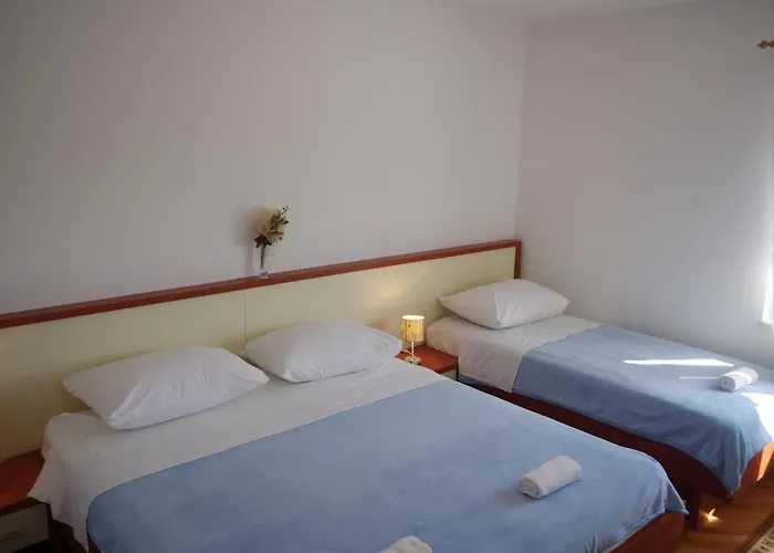 Family Friendly Seaside Vlasici, Pag - 4319 דירה