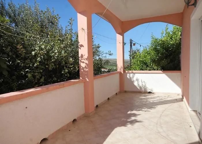 Family Friendly Seaside Vlasici, Pag - 4319 דירה